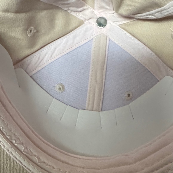 Burberry Light Pink Cap with Gold Buckle - Picture 5 of 7